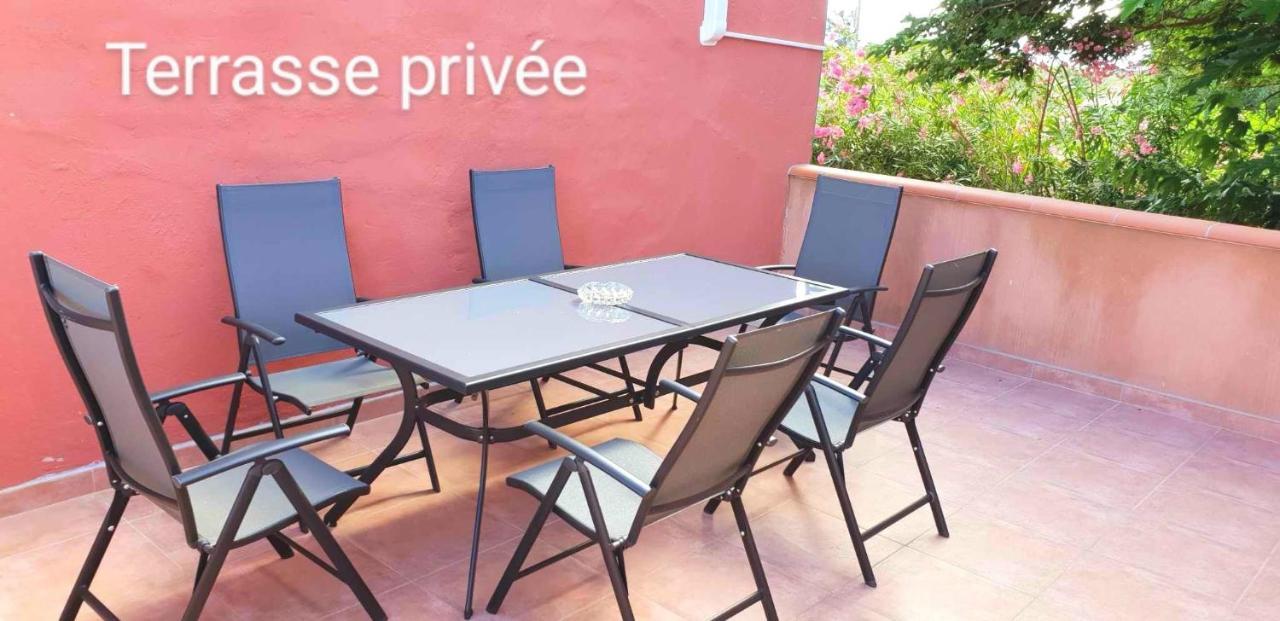 Le Barcares Logement Climatise Pour 6 Personnes, Draps Et Serviettes Non Fournis Air-Conditioned Accommodation For 6 People, Sheets And Towels Not Provided Alojamiento Con Aire Acondicionado Para 6 Personas, Sabanas Y Toallas No Incluidas Exterior foto